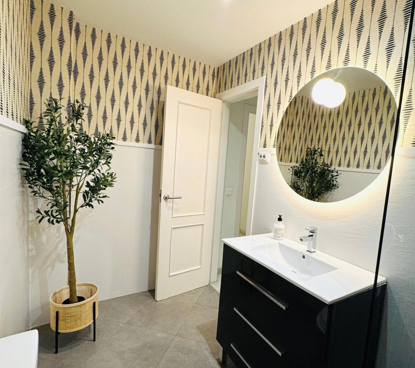 Nuevo Cathedral Deluxe Apartment Sinesedesignhomes Malaga Bagian luar foto
